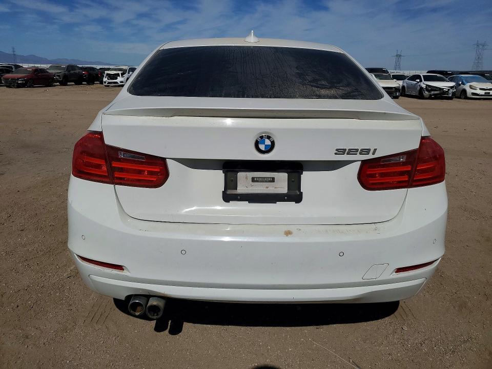 55943656 :رقم المزاد ، WBA3C1C56FK119232 vin ، 2015 Bmw 328 مزاد بيع
