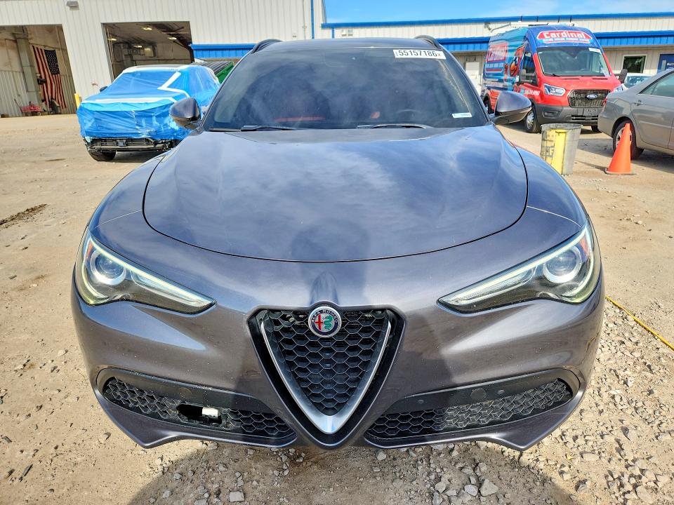55157186 :رقم المزاد ، ZASFAKPN4J7B86162 vin ، 2018 Alfa Romeo Stelvio مزاد بيع