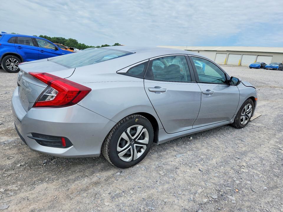 55881816 :رقم المزاد ، 19XFC2F50JE020516 vin ، 2018 Honda Civic مزاد بيع