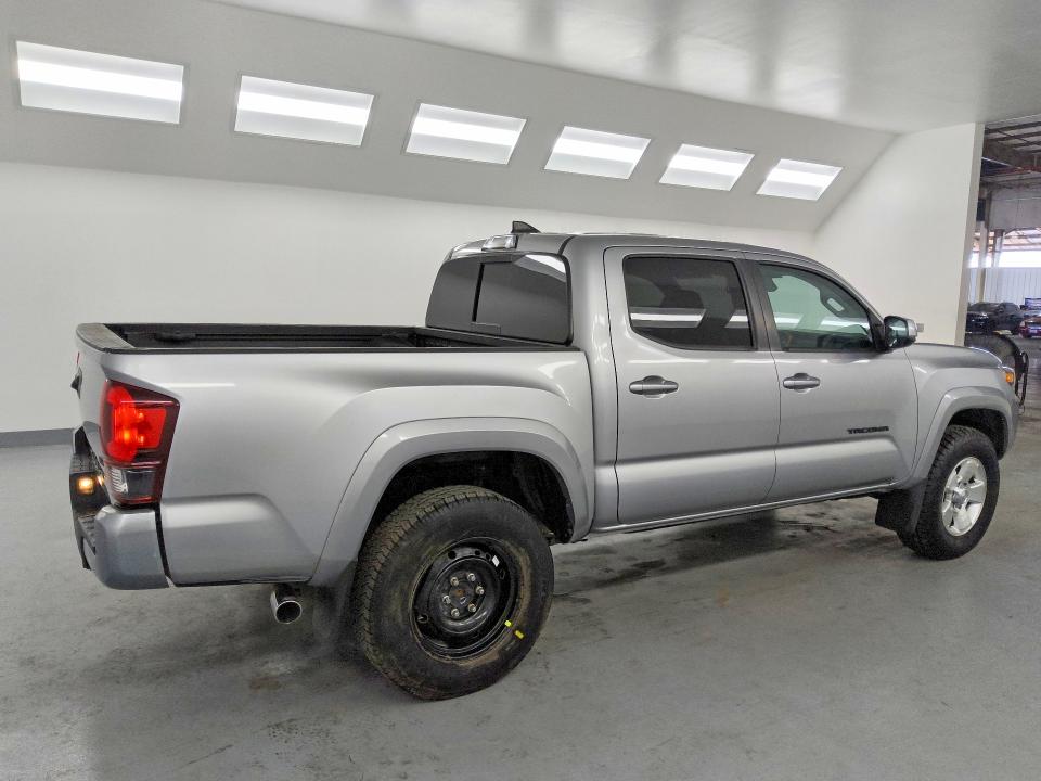 54497616 :رقم المزاد ، 3TMAZ5CN3JM069925 vin ، 2018 Toyota Tacoma مزاد بيع