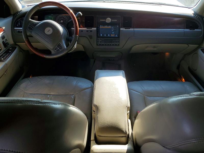 2003 Lincoln Town Car მანქანა იყიდება აუქციონზე, vin: 1LNHM83W73Y608220, აუქციონის ნომერი: 56494046