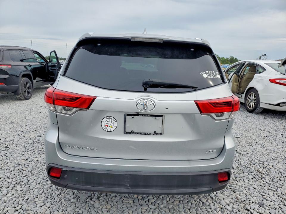 Продажа на аукционе авто 2019 Toyota Highlander, vin: 5TDKZRFHXKS558308, номер лота: 56634116