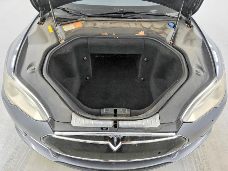 2013 Tesla Model S მანქანა იყიდება აუქციონზე, vin: 5YJSA1DP0DFP16312, აუქციონის ნომერი: 54916386