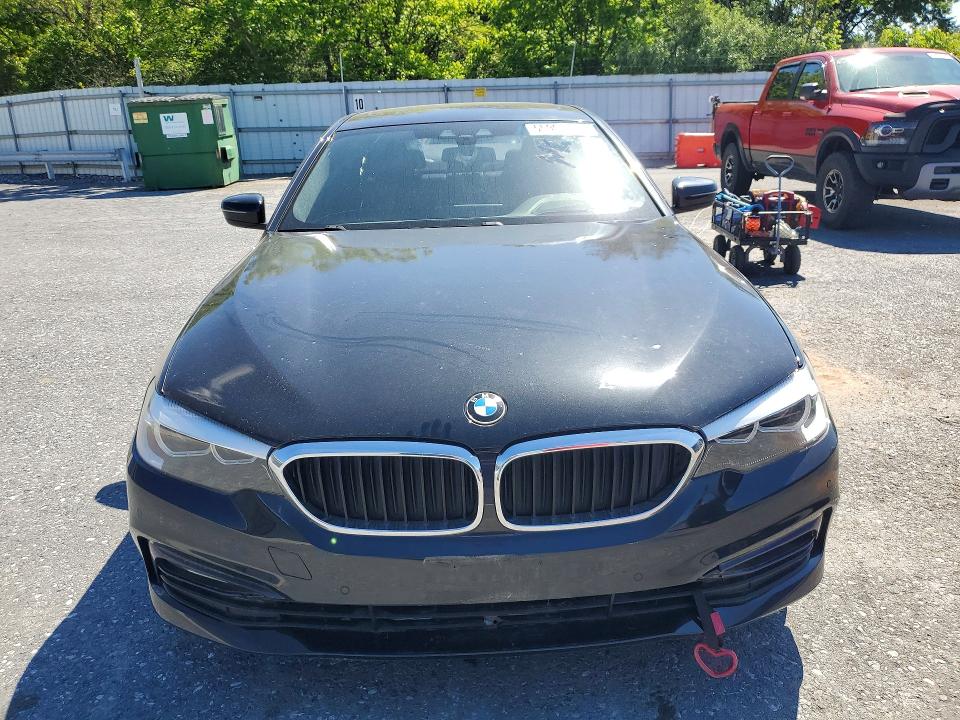 55901146 :رقم المزاد ، WBAJA7C58JG909367 vin ، 2018 Bmw 530 مزاد بيع