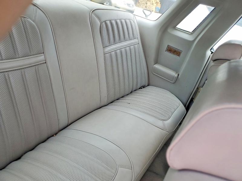 57668046 :رقم المزاد ، 7G87F252558 vin ، 1977 Ford Thunderbird مزاد بيع