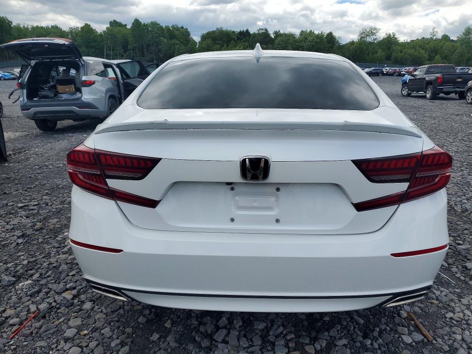 57203656 :رقم المزاد ، 1HGCV1F35JA085470 vin ، 2018 Honda Accord مزاد بيع