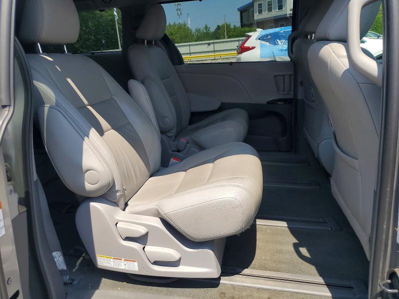 58986756 :رقم المزاد ، 5TDDZ3DCXHS181159 vin ، 2017 Toyota Sienna مزاد بيع