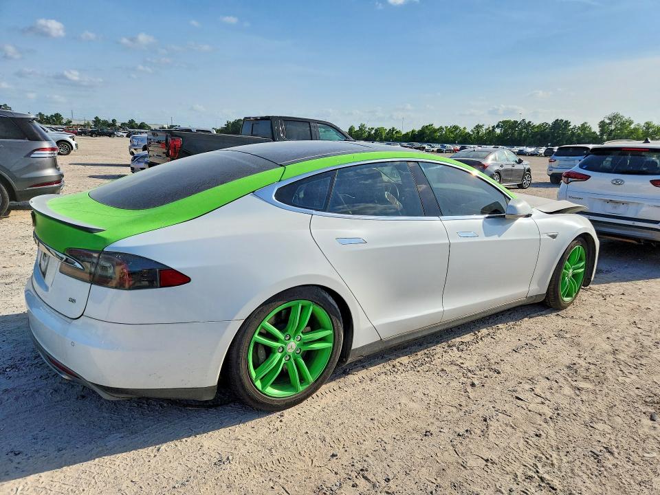 2014 Tesla Model S მანქანა იყიდება აუქციონზე, vin: 5YJSA1H14EFP43682, აუქციონის ნომერი: 58788646