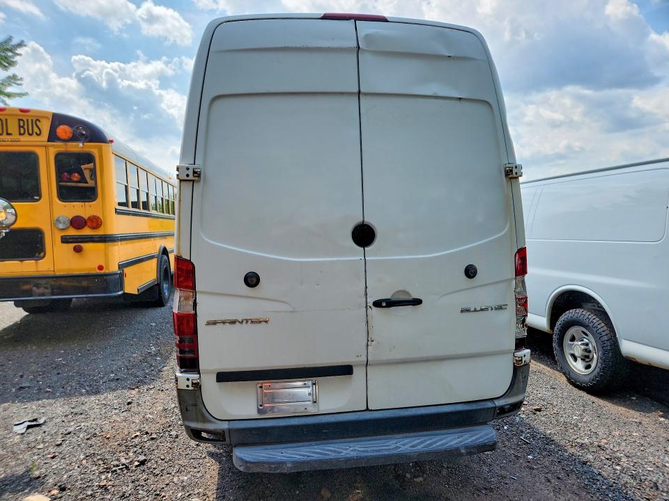Продажа на аукционе авто 2015 Mercedes Benz Sprinter, vin: WD3PE8DC4F5972127, номер лота: 52272776