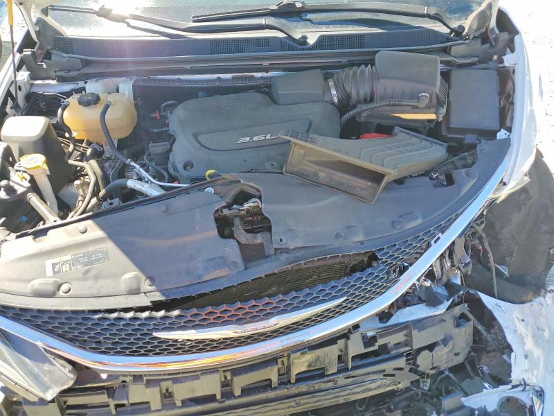58449616 :رقم المزاد ، 2C4RC1GG3JR352987 vin ، 2018 Chrysler Pacifica مزاد بيع
