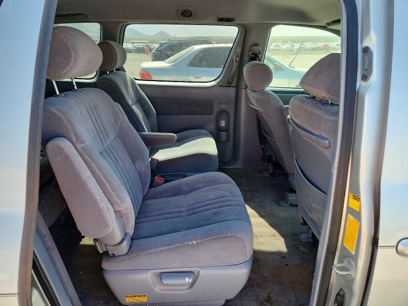 58317826 :رقم المزاد ، 4T3ZF13C53U533043 vin ، 2003 Toyota Sienna مزاد بيع