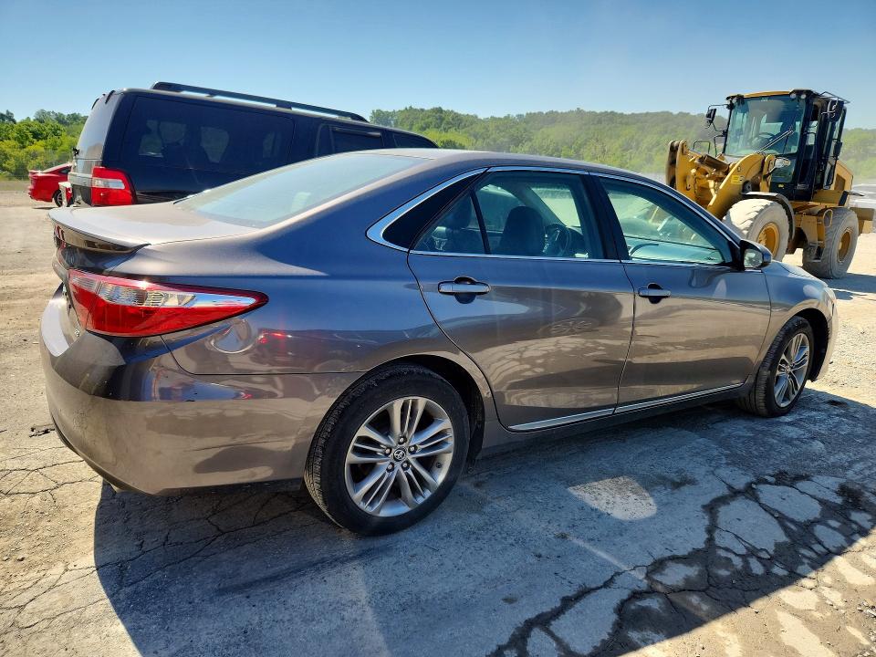 56118416 :رقم المزاد ، 4T1BF1FK4HU301148 vin ، 2017 Toyota Camry مزاد بيع