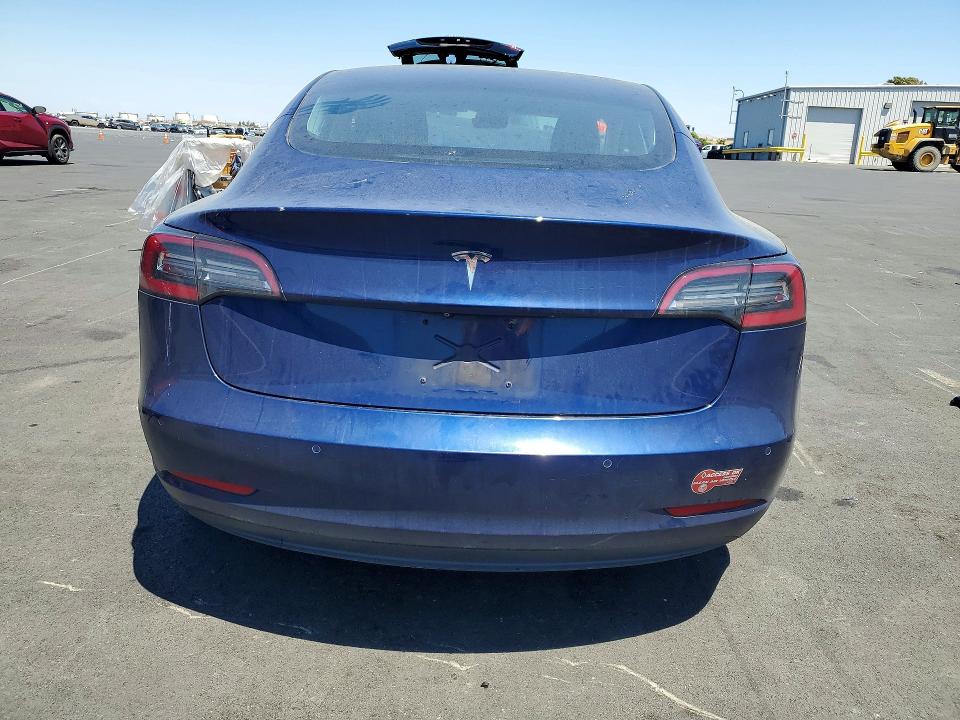 Продажа на аукционе авто 2018 Tesla Model 3, vin: 5YJ3E1EA5JF005493, номер лота: 57495326