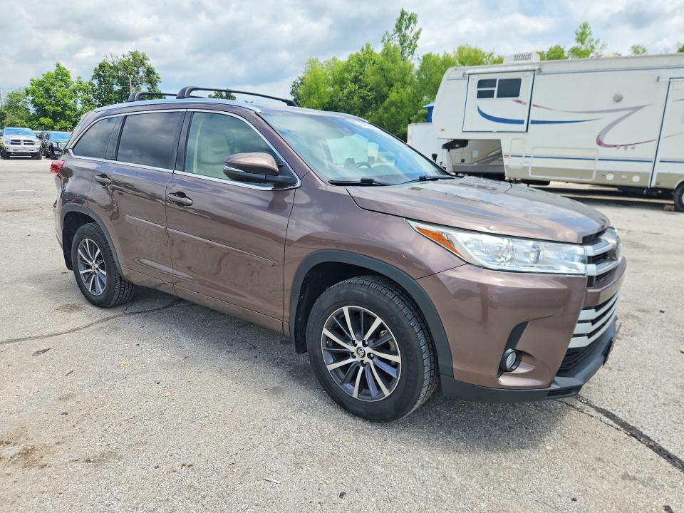 2017 Toyota Highlander მანქანა იყიდება აუქციონზე, vin: 5TDJZRFH8HS450743, აუქციონის ნომერი: 54891936