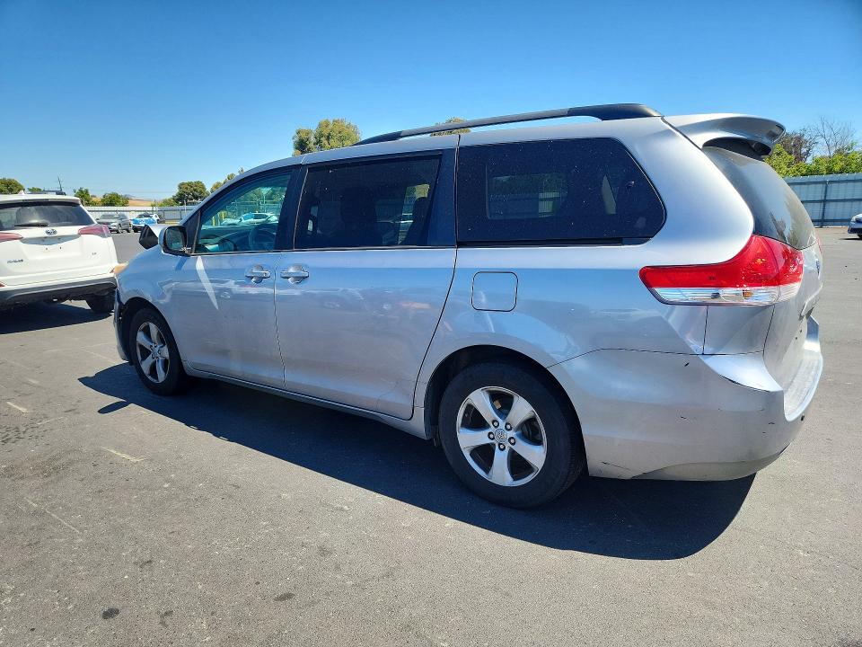 59128456 :رقم المزاد ، 5TDKK3DC0CS188576 vin ، 2012 Toyota Sienna مزاد بيع