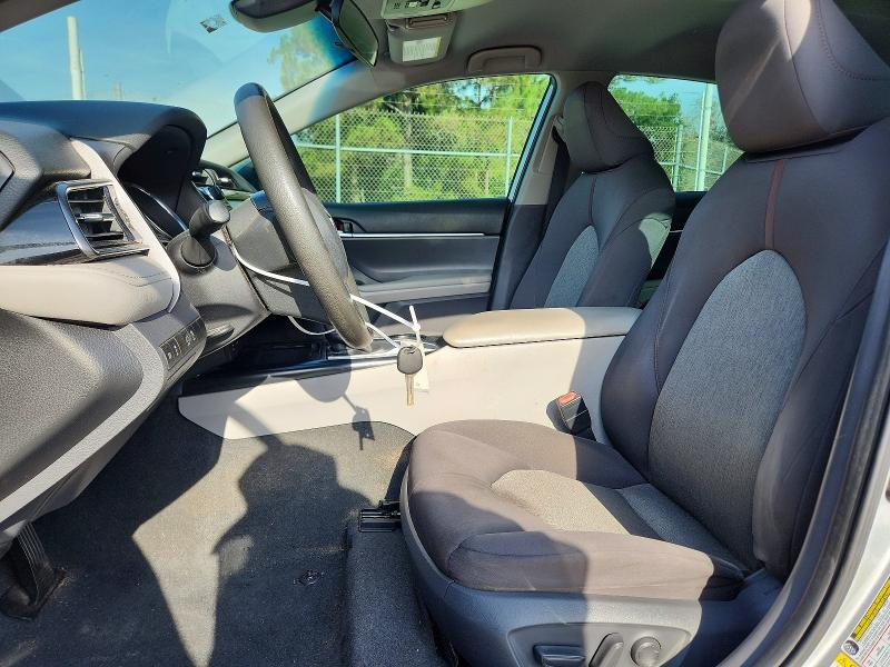 58240996 :رقم المزاد ، 4T1B11HK1KU232566 vin ، 2019 Toyota Camry مزاد بيع