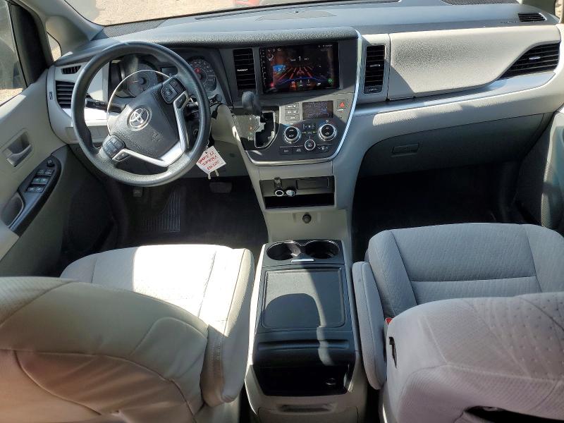 56058626 :رقم المزاد ، 5TDJZ3DC5HS153918 vin ، 2017 Toyota Sienna مزاد بيع