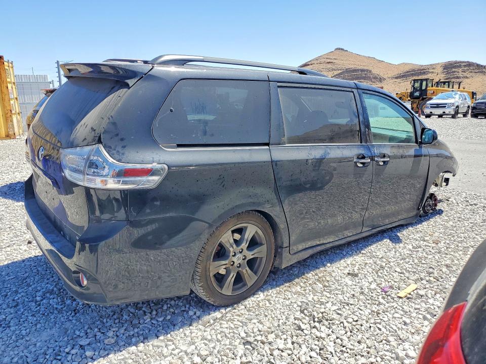 56641236 :رقم المزاد ، 5TDXZ3DC4HS822870 vin ، 2017 Toyota Sienna مزاد بيع