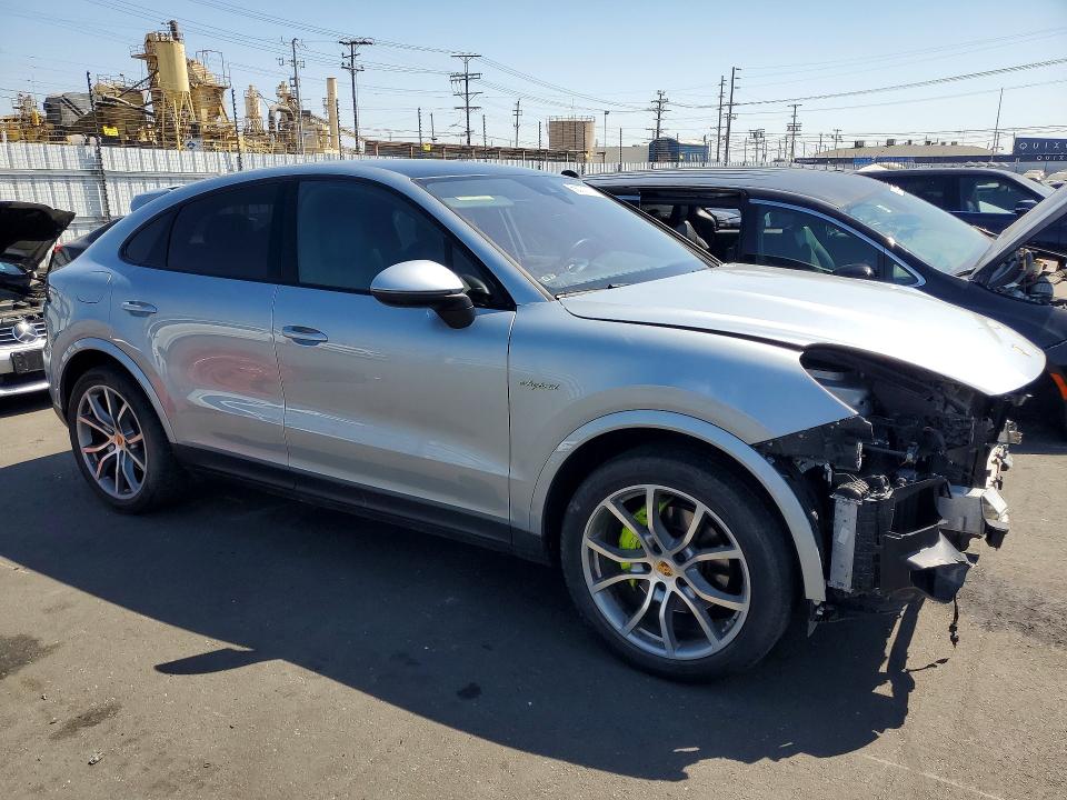 56307576 :رقم المزاد ، WP1BE2AY8NDA51058 vin ، 2022 Porsche Cayenne مزاد بيع