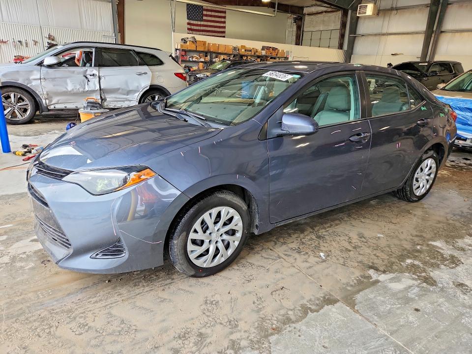 Auction sale of the 2018 Toyota Corolla, vin: 5YFBURHE6JP823668, lot number: 56284826