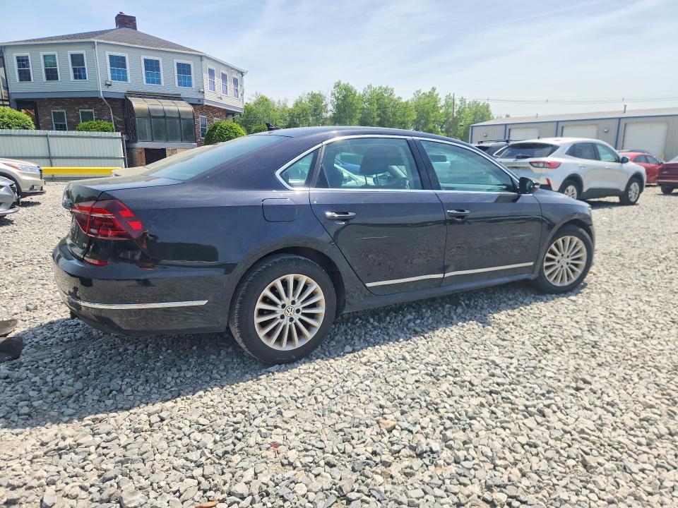 56151406 :رقم المزاد ، 1VWBT7A37HC044330 vin ، 2017 Volkswagen Passat مزاد بيع