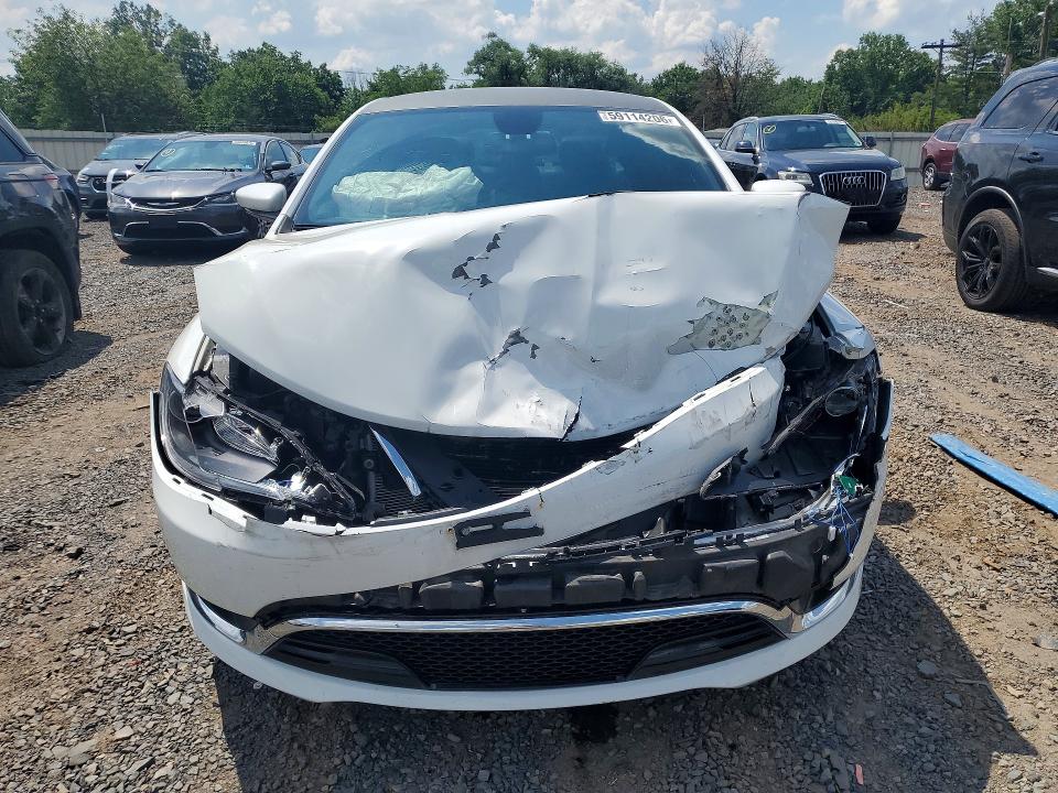 59114206 :رقم المزاد ، 1C3CCCDG4FN673905 vin ، 2015 Chrysler 200 مزاد بيع