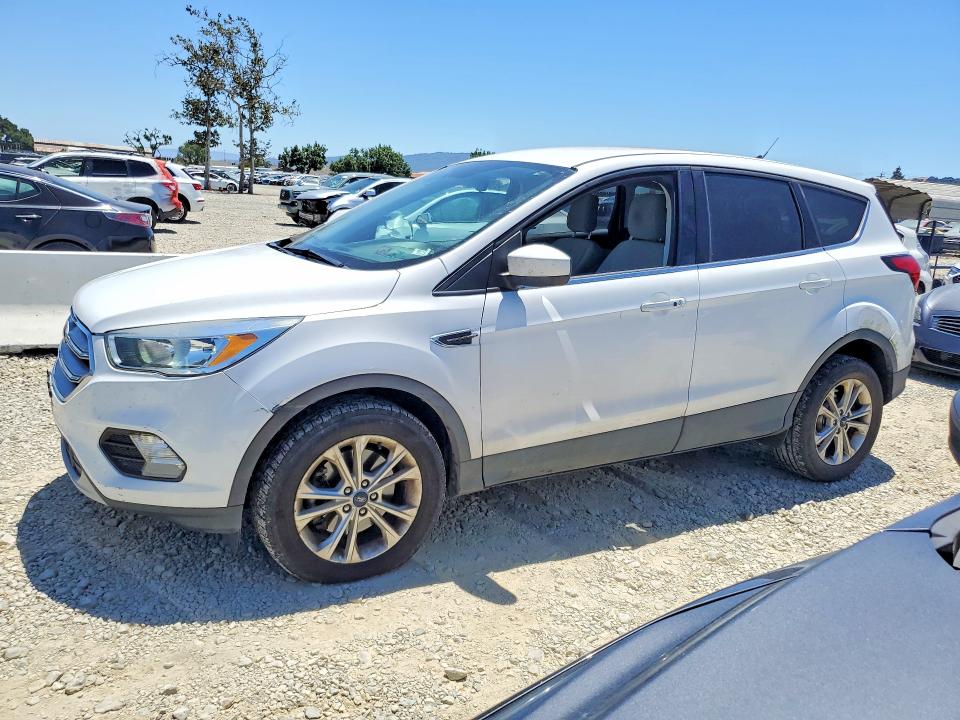 2019 Ford Escape მანქანა იყიდება აუქციონზე, vin: 1FMCU9G91KUB66237, აუქციონის ნომერი: 57335116