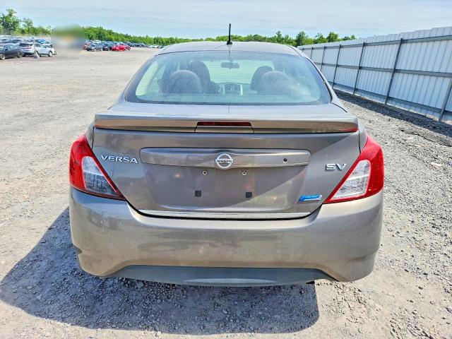 55144946 :رقم المزاد ، 3N1CN7AP6FL800805 vin ، 2015 Nissan Versa مزاد بيع