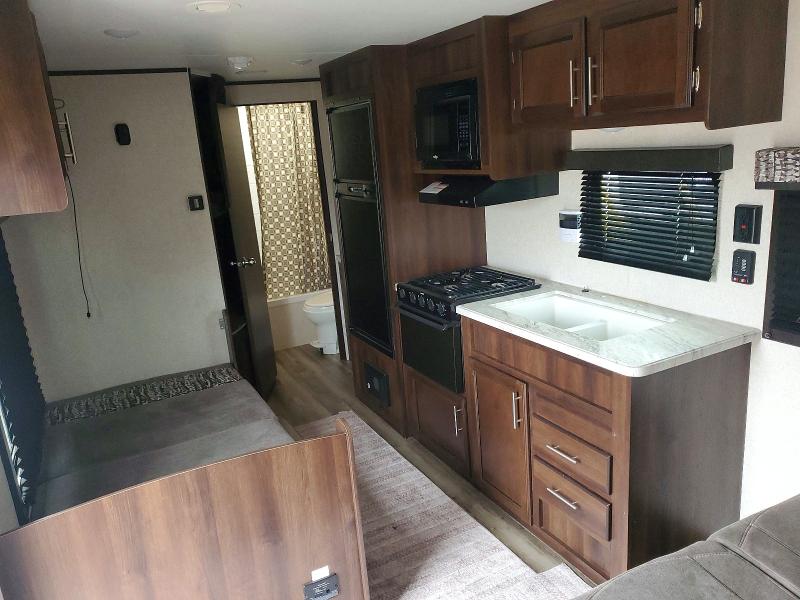 57602596 :رقم المزاد ، 1UJBJ0BN5L17V0328 vin ، 2020 Jayco Jay Jay Flight مزاد بيع