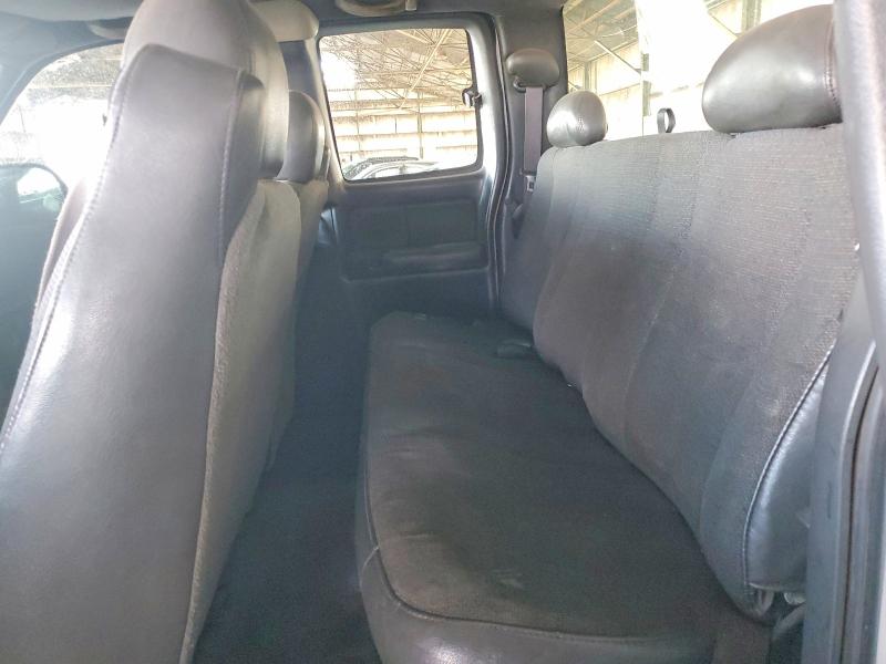 57459066 :رقم المزاد ، 1GCHC29UX4E382459 vin ، 2004 Chevrolet Silverado مزاد بيع