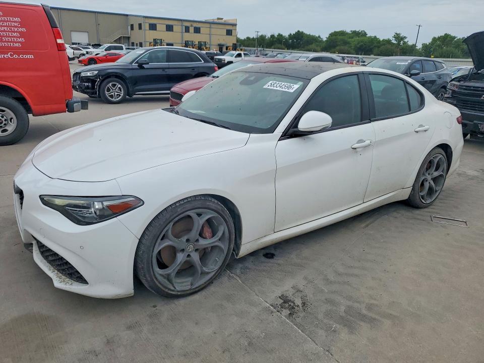 58334596 :رقم المزاد ، ZARFAECN2H7552183 vin ، 2017 Alfa Romeo Giulia مزاد بيع