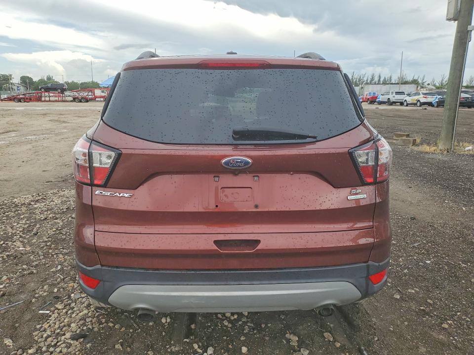 58897856 :رقم المزاد ، 1FMCU0GDXJUC95205 vin ، 2018 Ford Escape مزاد بيع