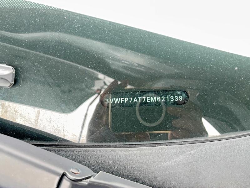 56257526 :رقم المزاد ، 3VWFP7AT7EM621339 vin ، 2014 Volkswagen Beetle مزاد بيع