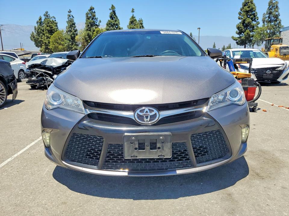 56841946 :رقم المزاد ، 4T1BF1FK2HU797499 vin ، 2017 Toyota Camry مزاد بيع