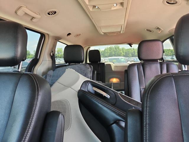58193416 :رقم المزاد ، 2C4RC1BGXFR600876 vin ، 2015 Chrysler Town & Country مزاد بيع
