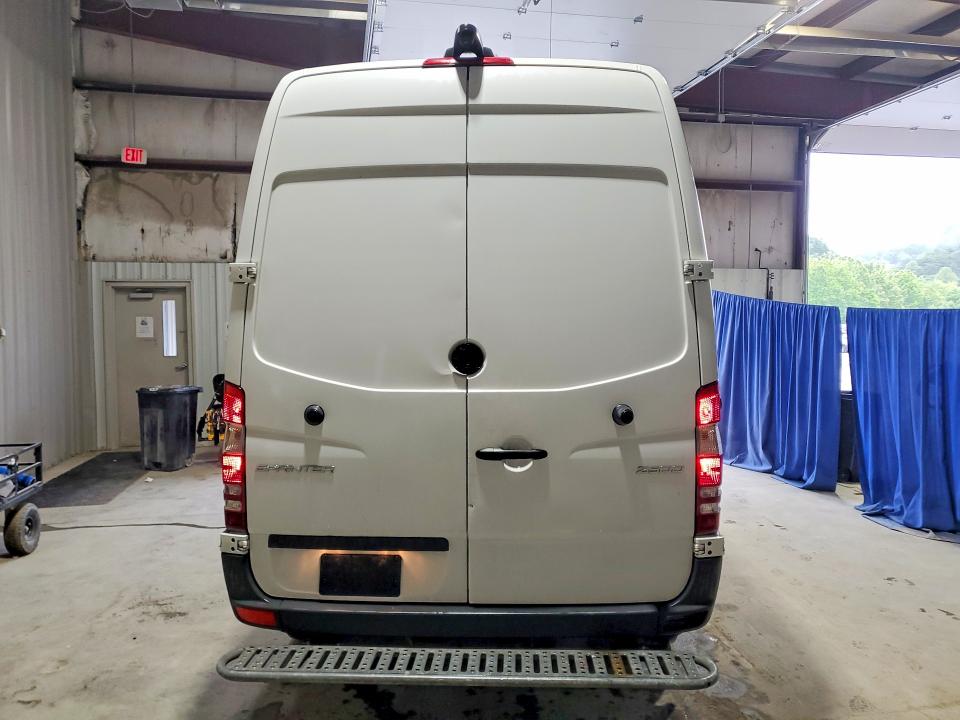 58237536 :رقم المزاد ، WD3PE7CD9HP577257 vin ، 2017 Mercedes-benz Sprinter مزاد بيع