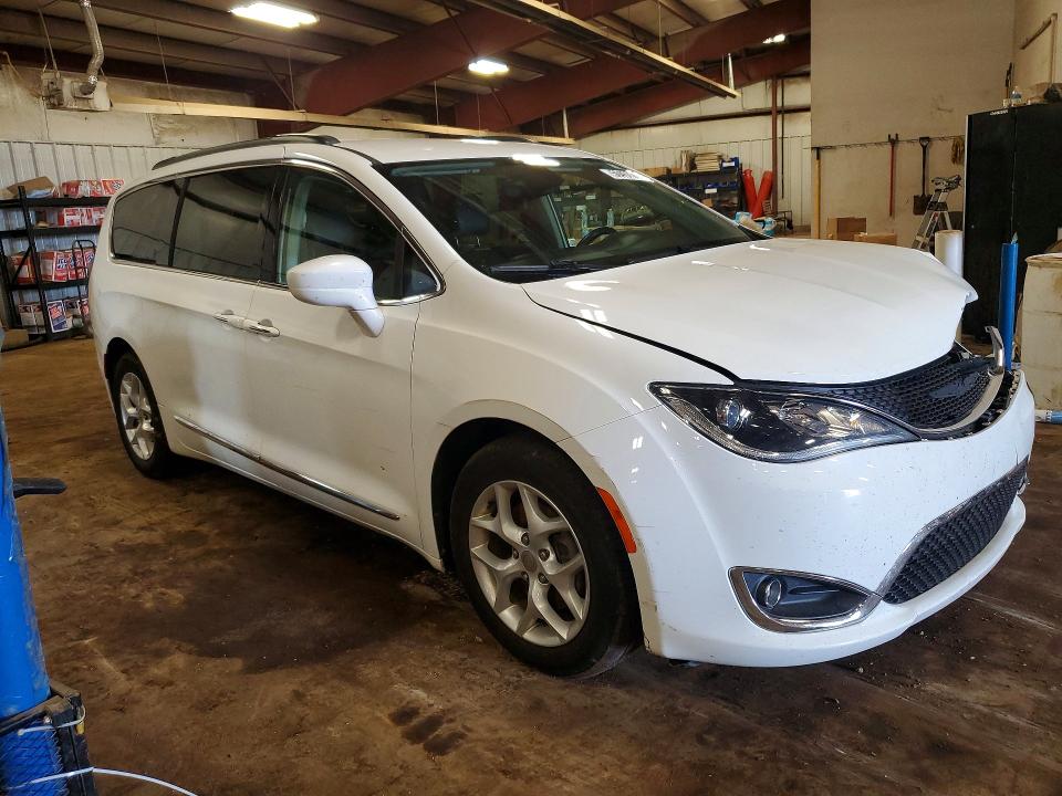 56407016 :رقم المزاد ، 2C4RC1BG4HR823451 vin ، 2017 Chrysler Pacifica مزاد بيع