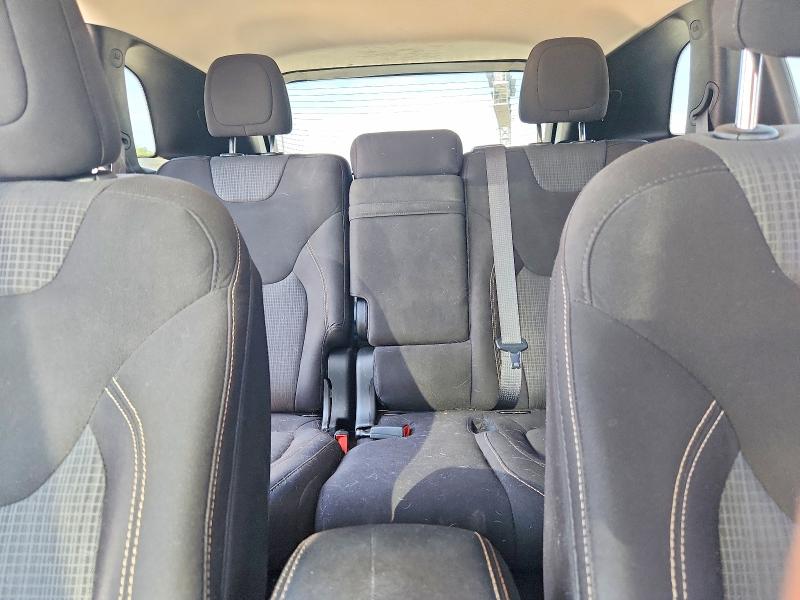 55531736 :رقم المزاد ، 1C4PJLCB2HW523393 vin ، 2017 Jeep Cherokee مزاد بيع