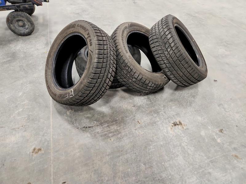 57141846 :رقم المزاد ، 1FMCU0F78FUA33251 vin ، 2015 Ford Escape مزاد بيع