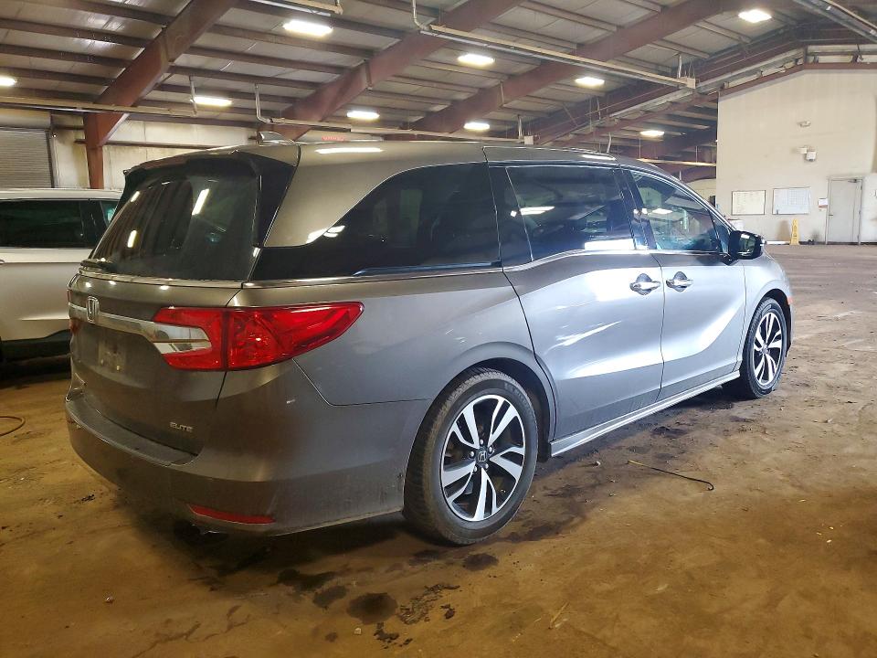 57750836 :رقم المزاد ، 5FNRL6H90JB019686 vin ، 2018 Honda Odyssey مزاد بيع