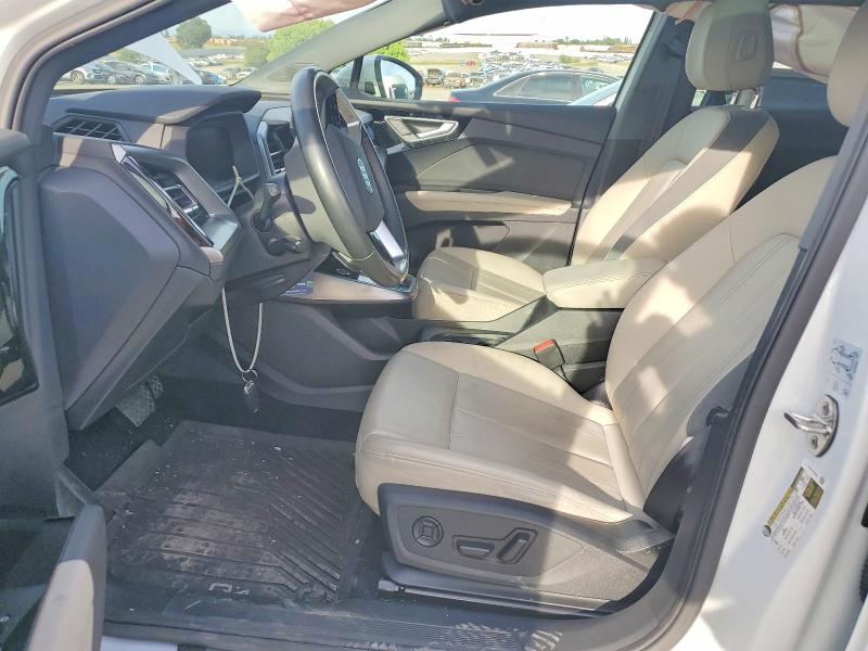 55589706 :رقم المزاد ، WA1J2BFZ2NP042288 vin ، 2022 Audi Q4 E-tron مزاد بيع