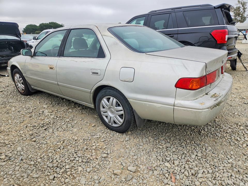 55618196 :رقم المزاد ، 4T1BG22K1YU010387 vin ، 2000 Toyota Camry مزاد بيع