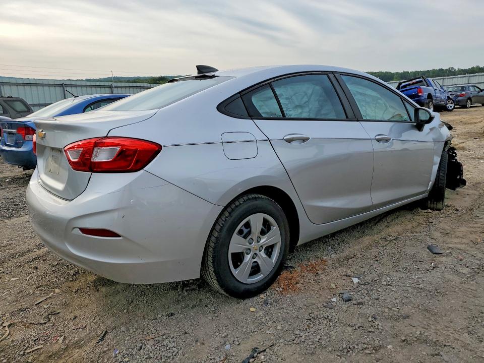58924816 :رقم المزاد ، 1G1BC5SMXH7232856 vin ، 2017 Chevrolet Cruze مزاد بيع