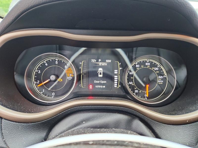 55611076 :رقم المزاد ، 1C4PJLCB9HD221627 vin ، 2017 Jeep Cherokee مزاد بيع