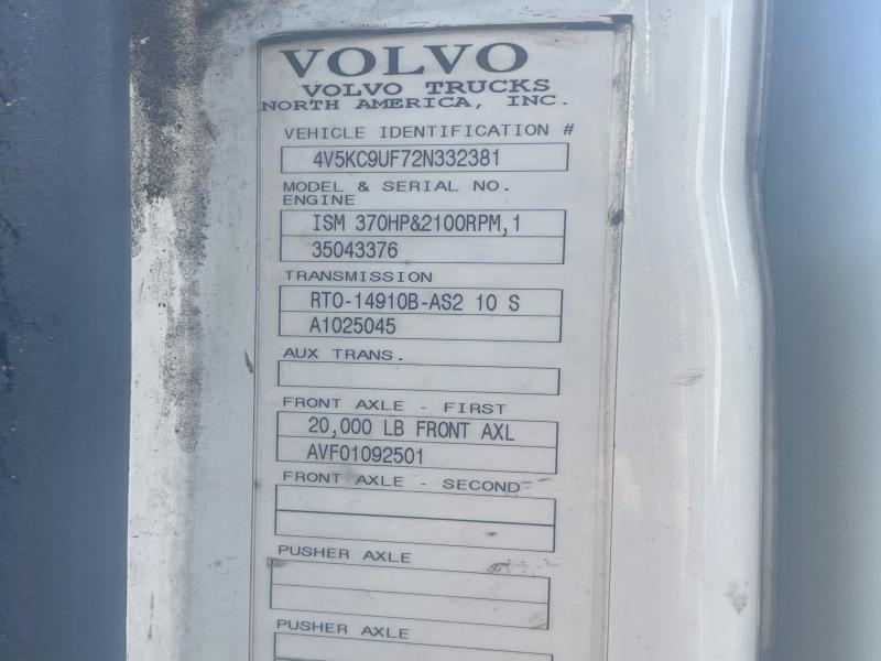 47402156 :رقم المزاد ، 4V5KC9UF72N332381 vin ، 2002 Volvo Vhd مزاد بيع