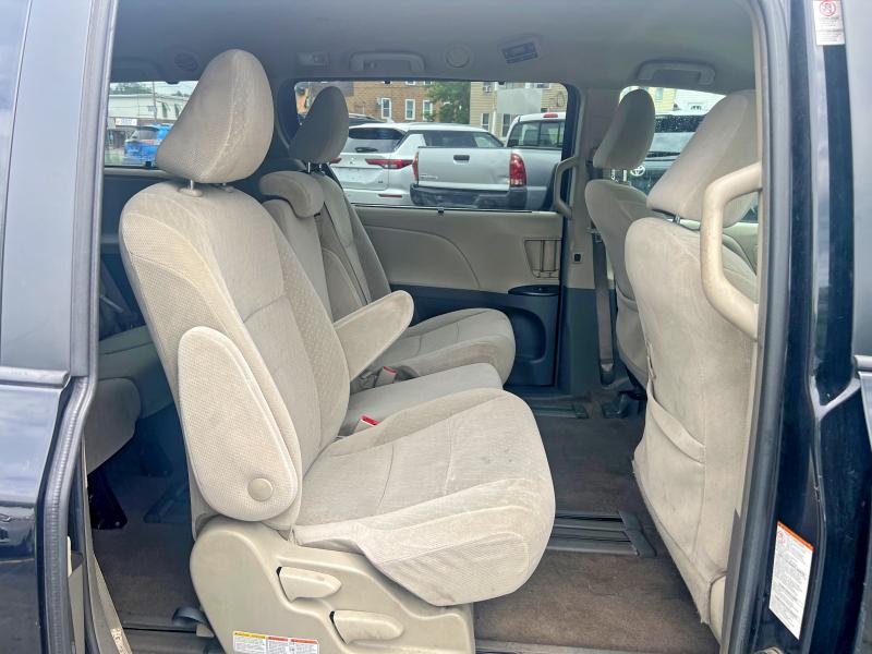 58391086 :رقم المزاد ، 5TDKZ3DC7JS903233 vin ، 2018 Toyota Sienna مزاد بيع