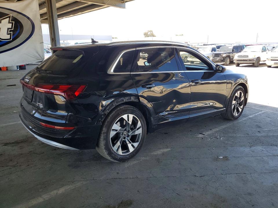 2021 Audi E-tron მანქანა იყიდება აუქციონზე, vin: WA1VAAGE0MB033630, აუქციონის ნომერი: 55757926