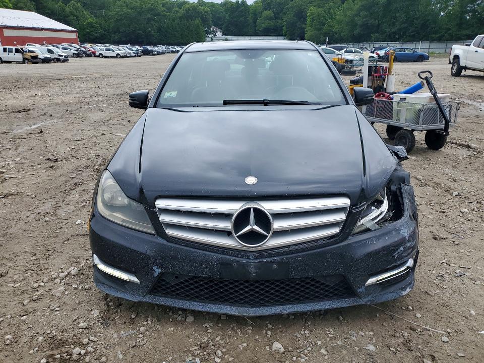 Продажа на аукционе авто 2013 Mercedes-benz C, vin: WDDGF8AB4DA774284, номер лота: 58784416