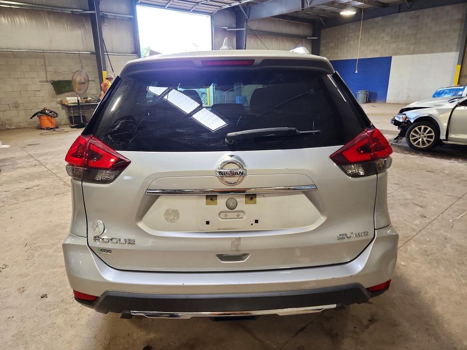 57932696 :رقم المزاد ، KNMAT2MV8JP528892 vin ، 2018 Nissan Rogue مزاد بيع