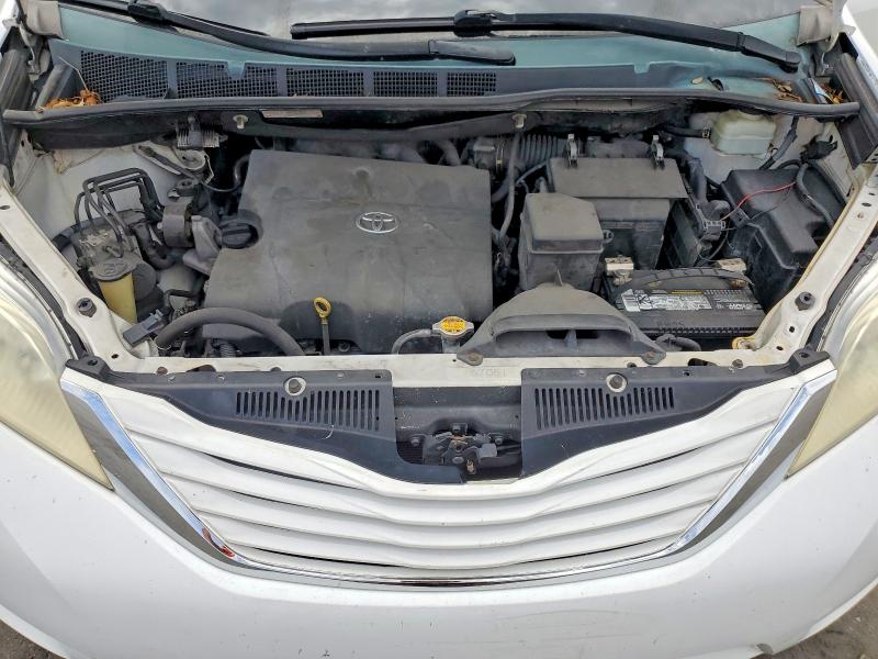 55631076 :رقم المزاد ، 5TDKK3DCXFS560235 vin ، 2015 Toyota Sienna مزاد بيع
